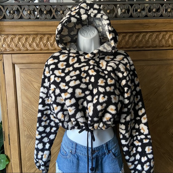 Wide Fable blackwhite teddy bear crop sweatshirt